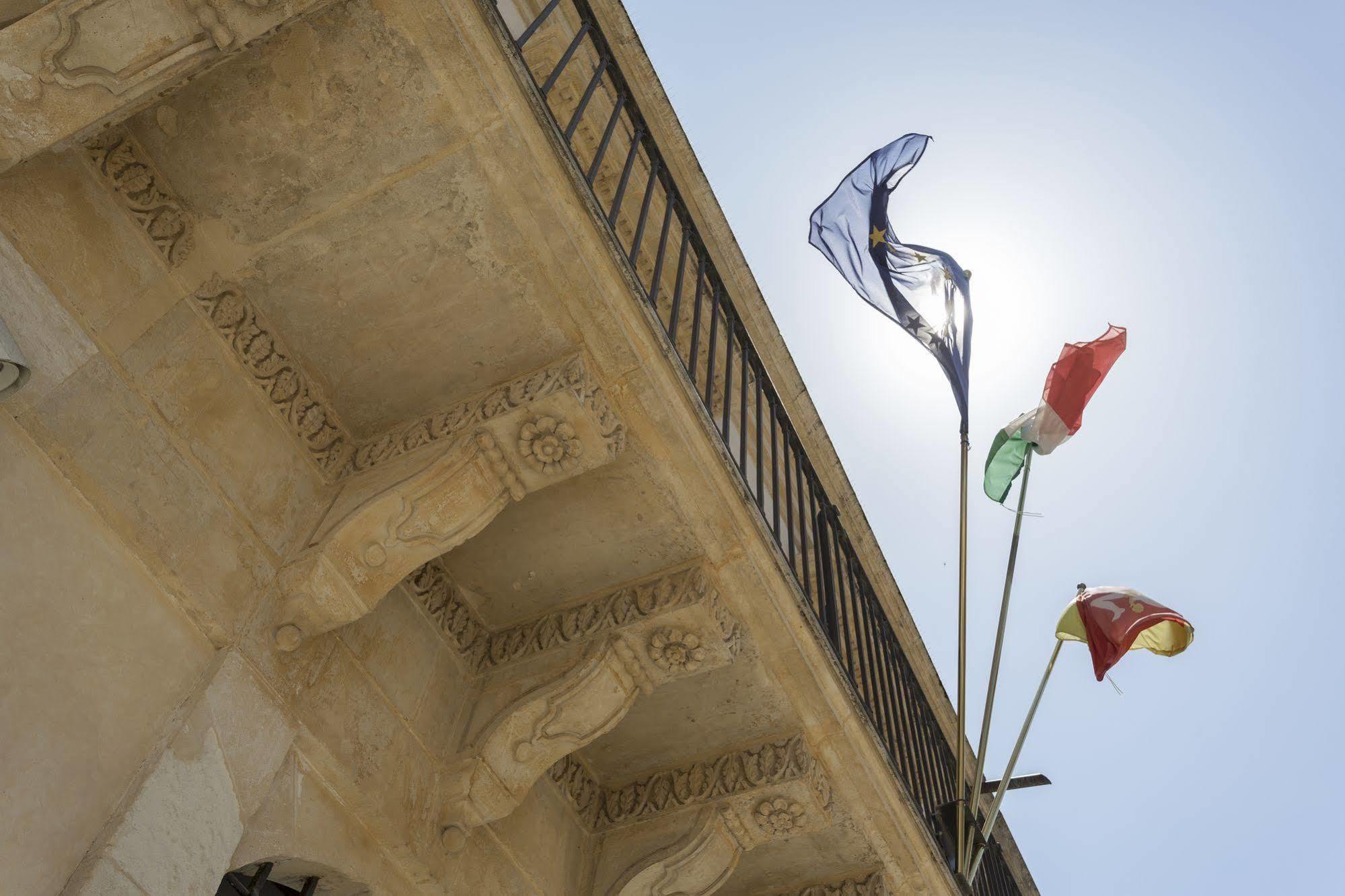 Hotel Novecento Scicli Bagian luar foto