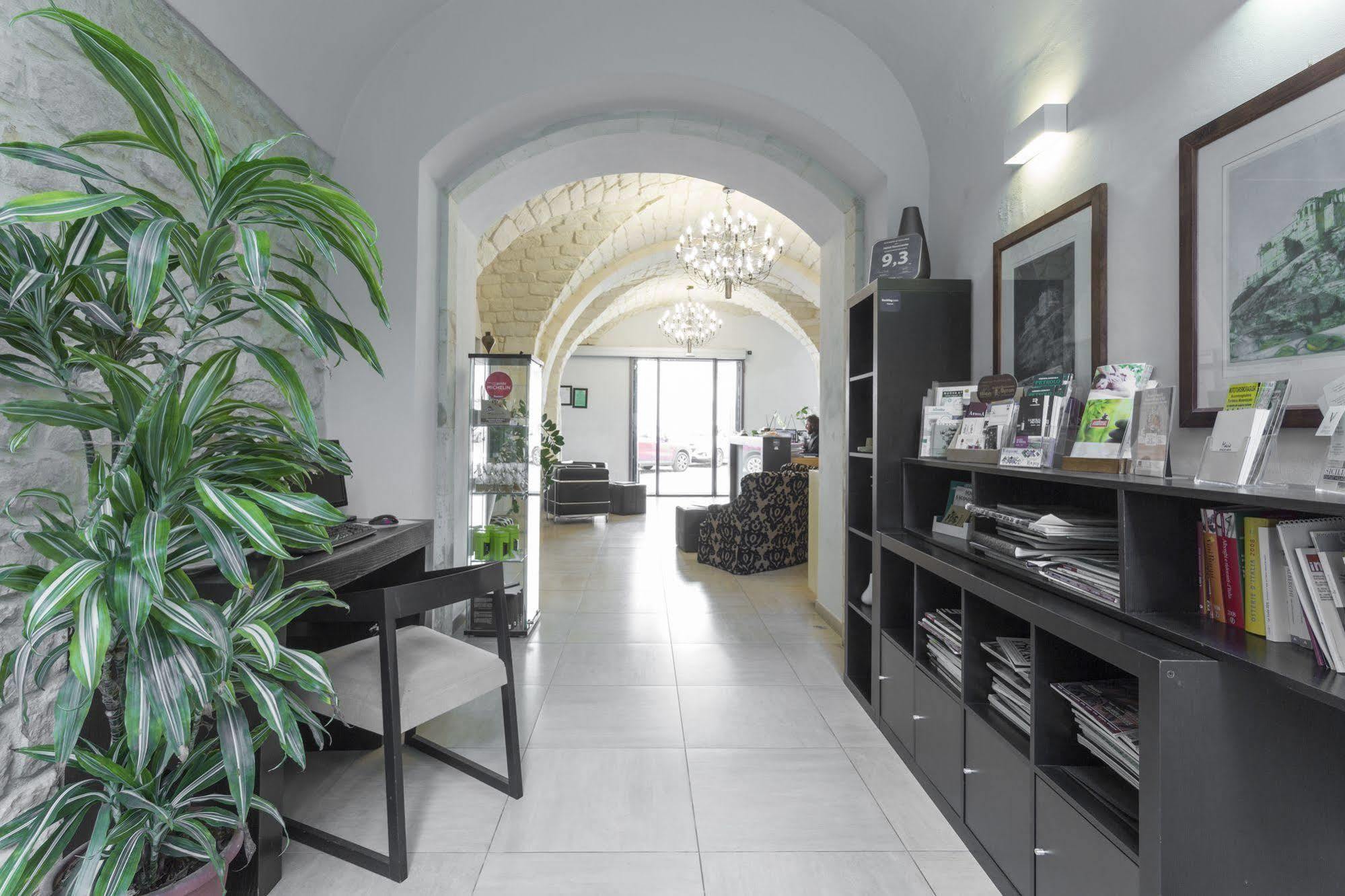 Hotel Novecento Scicli Bagian luar foto